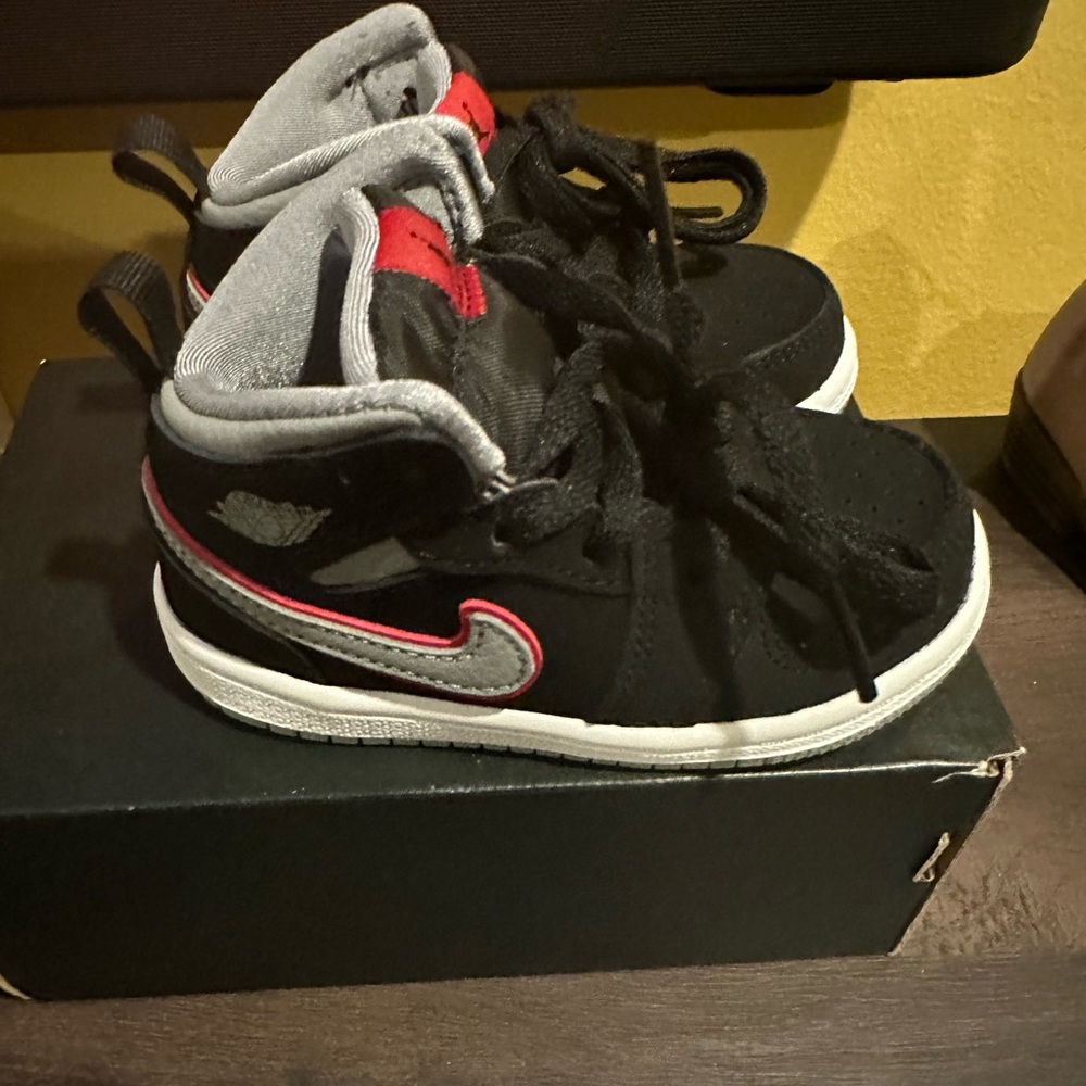 Brand new in box Jordan 1’s size 6 toddlers $45